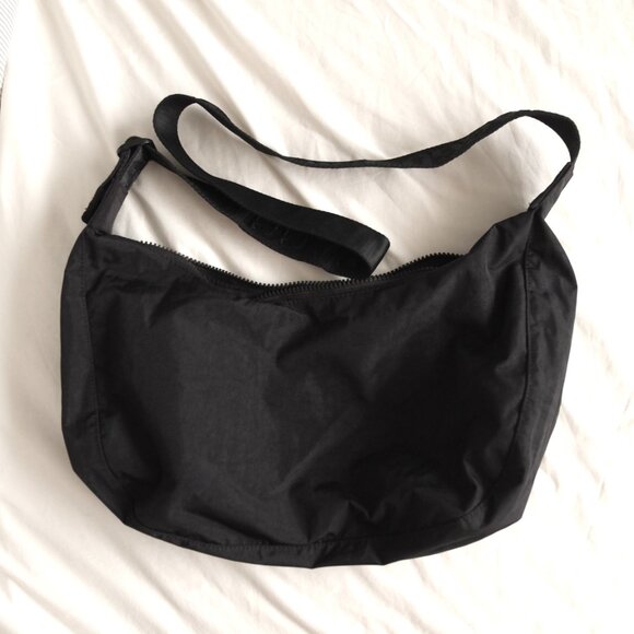 BAGGU Medium Nylon Crescent Bag - 37.5" strap - Like New - Picture 8 of 8